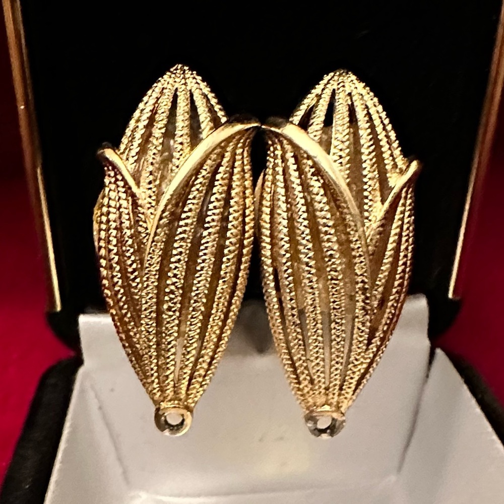 Corn husk clip on earings